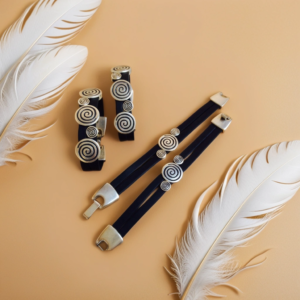 Pulsera de cuero con pintaderas canarias en acero