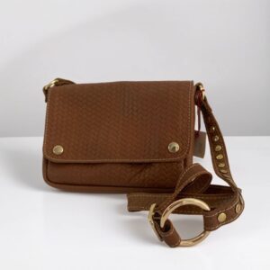 Bolso trenzado de cuero marrón