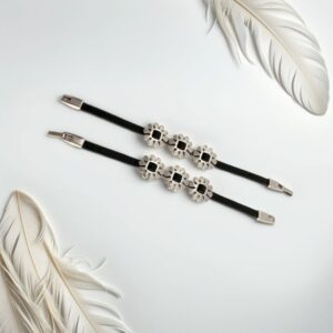 Pulsera de cuero negro con margaritas