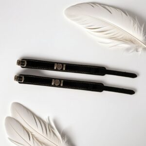 Pulsera de cuero negro con hebilla y espiral circular