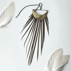 Collar tribal de cuero marrón